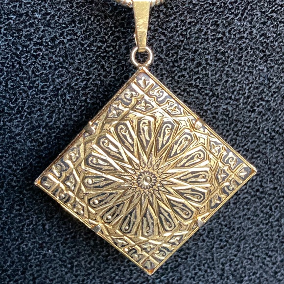 Vintage Gold Tone CH Carolina Herrera Square Filigree Pendant Long Necklace - Picture 2 of 10